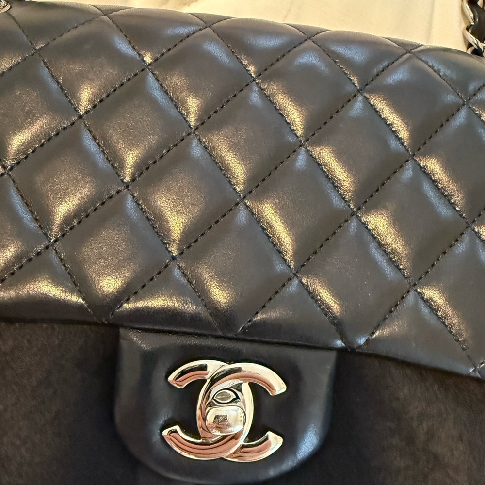 Chanel Classic Flap - Picture 13 of 17